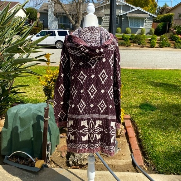 MAURICES BROWN WHITE MAGENTA  COZY CARDIGAN with HOODIE Sz M GUC - Picture 5 of 11